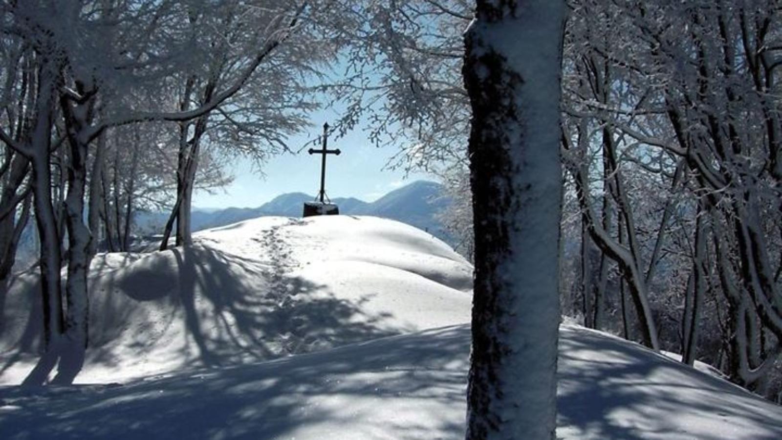 cima di monte belvedere innevata